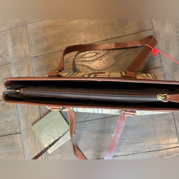 Burberrys shoulder bag. Vintage - Picture 6 of 16